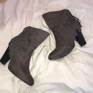 ⭐️HOST PICK⭐️Grey Fringe Booties